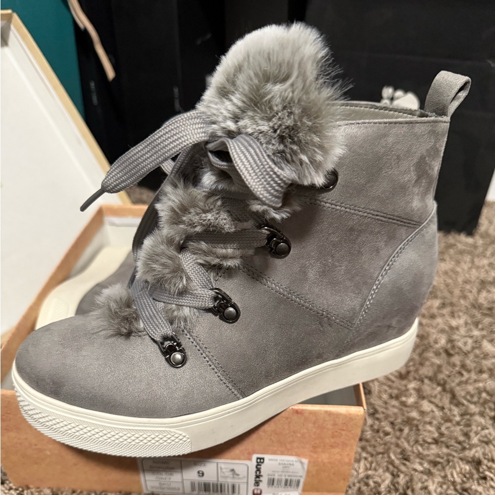 Buckle Gray Winter & Rain Boots with Fur Trim BRAND NEW SIZE 9